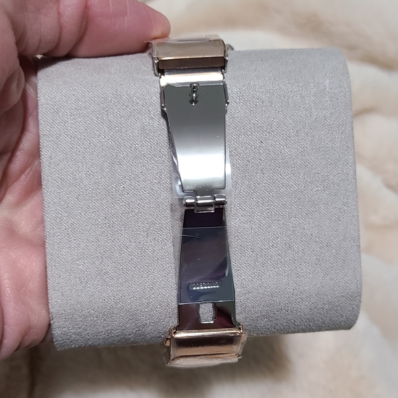 Michael Kors Women's Rose Gold Watch - Picture 5 of 5